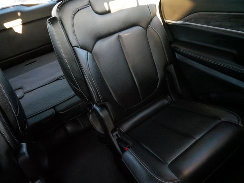 Used 2024 Jeep Grand Cherokee L Limited w/ Black Appearance Package image 15