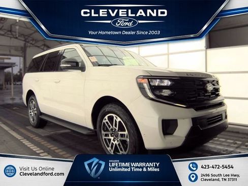 Used 2025 Ford Expedition Active AWD/4WD image 1