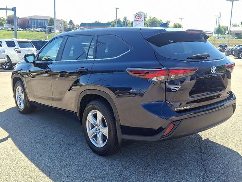 Certified 2024 Toyota Highlander AWD image 4