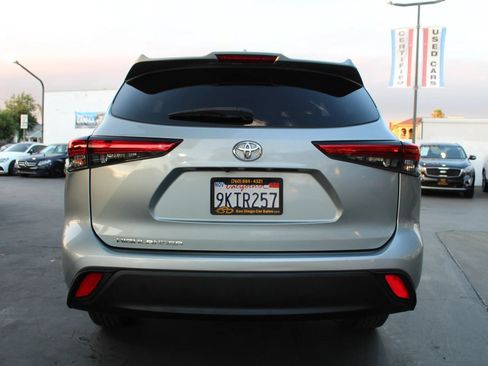 Used 2021 Toyota Highlander L FWD image 4