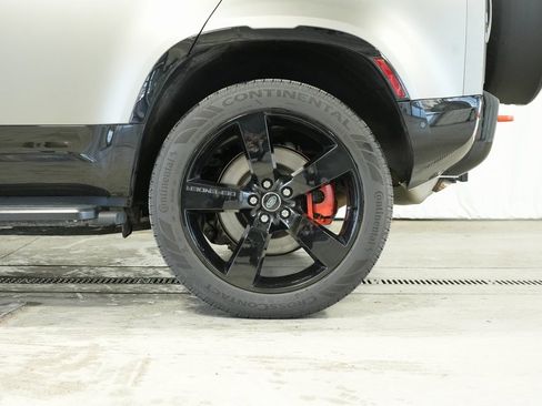 Used 2025 Land Rover Defender 110 X image 41