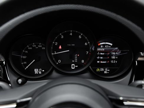 Certified 2026 Porsche Macan AWD/4WD image 17