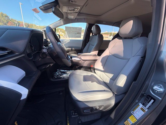 New 2026 Toyota Sienna XLE AWD/4WD image 11