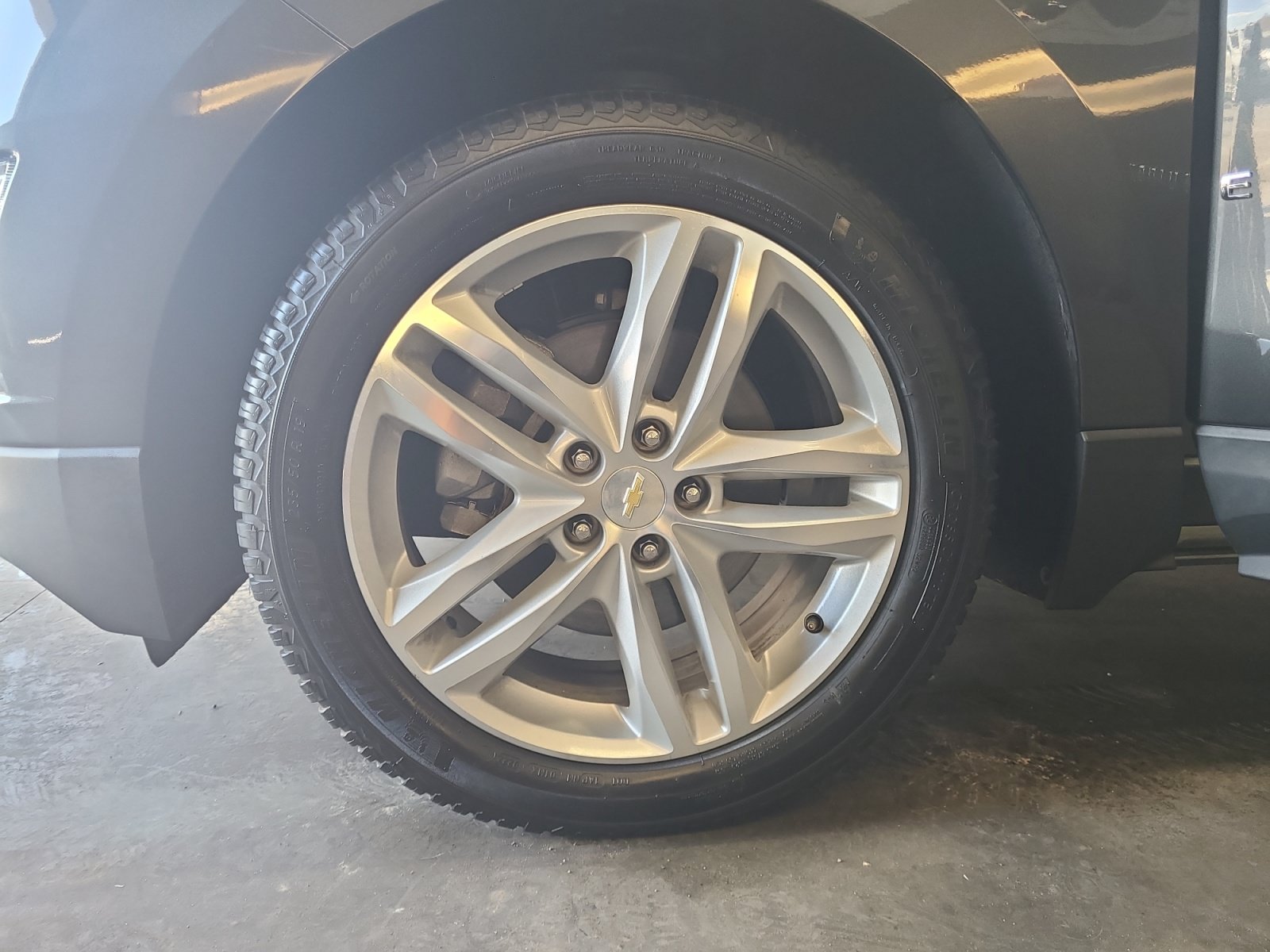 Used 2018 Chevrolet Equinox Premier FWD image 26