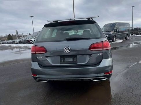 Used 2018 Volkswagen Golf S image 7