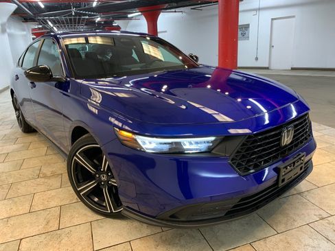 Used 2024 Honda Accord Sport image 3