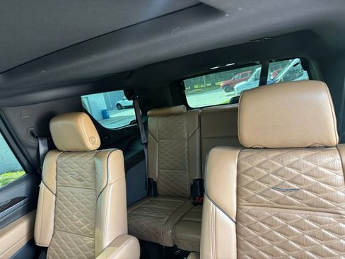 Used 2023 Cadillac Escalade Premium Luxury w/ Performance Package AWD/4WD image 17