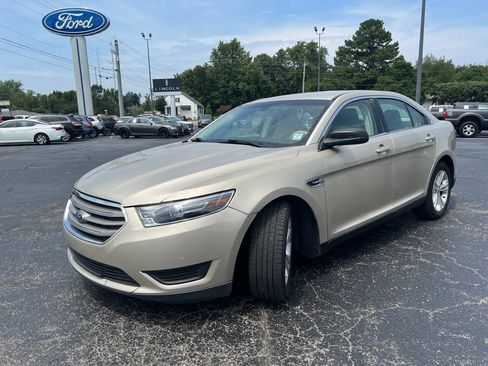 Used 2018 Ford Taurus SE FWD image 6
