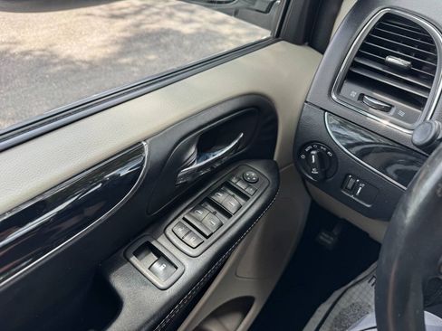 Used 2019 Dodge Grand Caravan SXT w/ Mopar Premium Addition Group FWD image 25