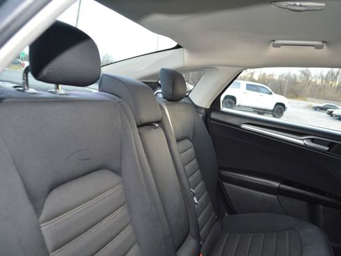 Used 2015 Ford Fusion SE image 28
