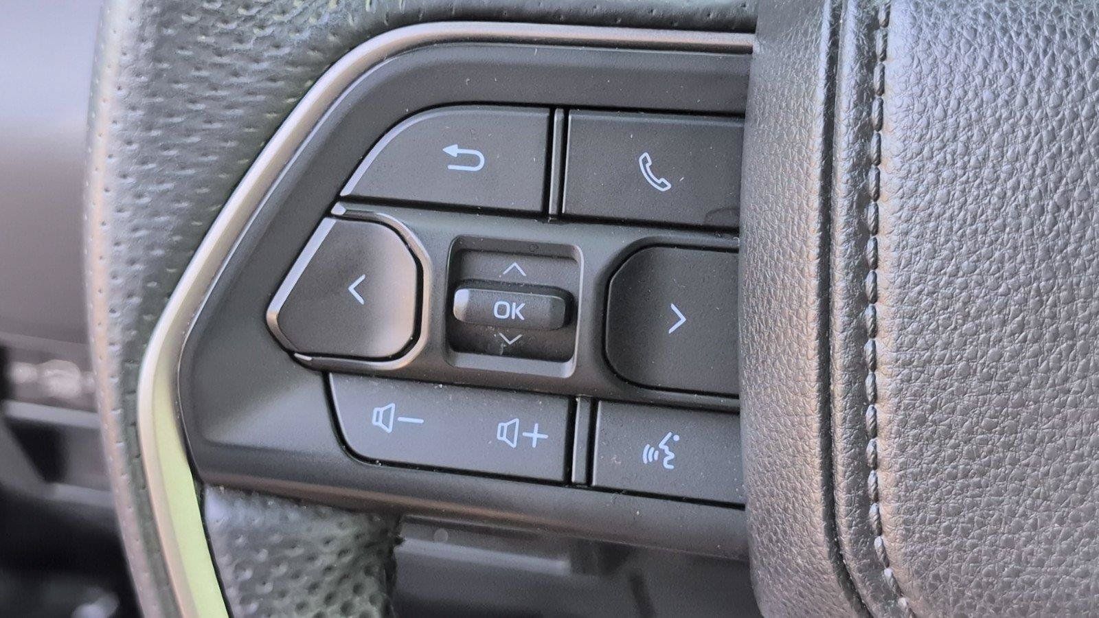 Used 2025 Toyota Sequoia SR5 AWD/4WD image 32