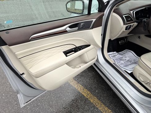 Used 2017 Ford Fusion Platinum image 9