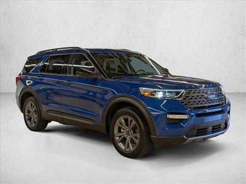 Certified 2023 Ford Explorer XLT w/ Equipment Group 202A AWD/4WD image 3