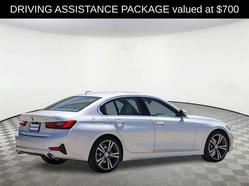 Used 2022 BMW 330i Sedan w/ Premium Package 2 RWD image 4