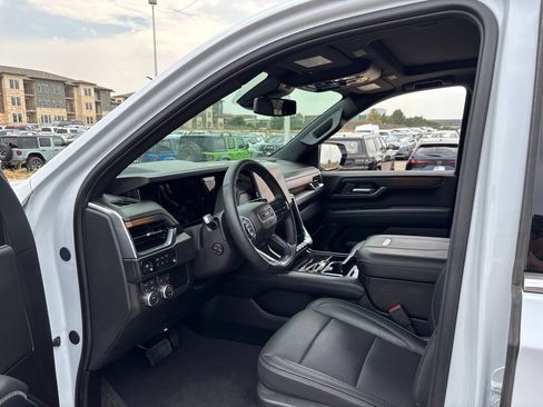 Used 2026 GMC Yukon Denali w/ Sun & Power Step Package AWD/4WD image 9