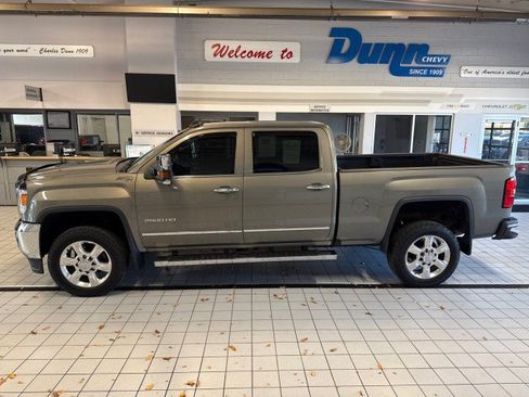 Used 2017 GMC Sierra 2500 SLT AWD/4WD image 6