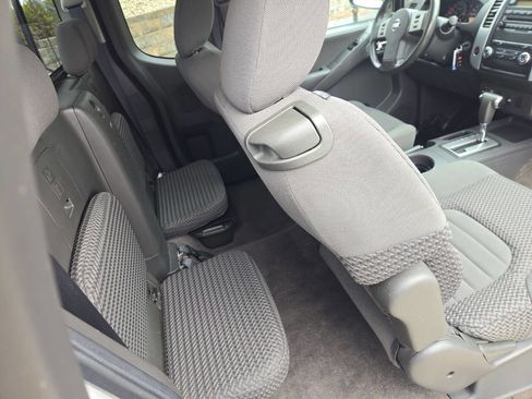 Used 2011 Nissan Frontier SV w/ SV Premium Utility Pkg image 27