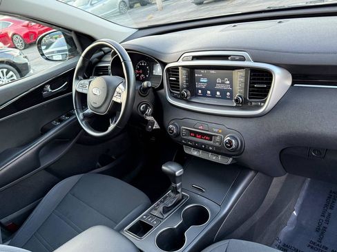 Used 2019 Kia Sorento AWD w/ LX Convenience Package image 22