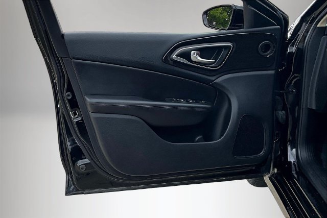 Used 2016 Chrysler 200 C FWD image 19