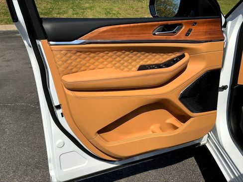 Used 2025 Jeep Grand Cherokee L Summit image 22