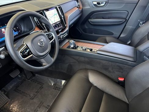 Certified 2023 Volvo XC60 B5 Plus AWD/4WD image 9