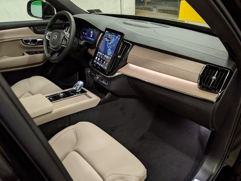 New 2026 Volvo XC90 T8 Plus image 21