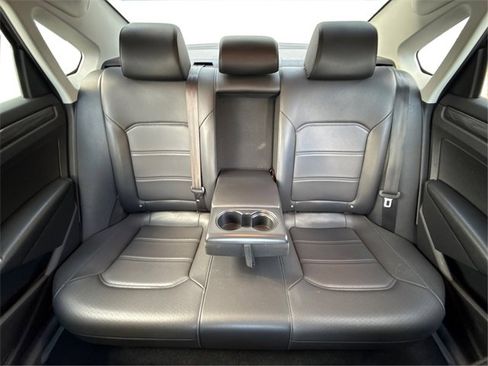 Used 2020 Volkswagen Passat 2.0T R-Line image 16