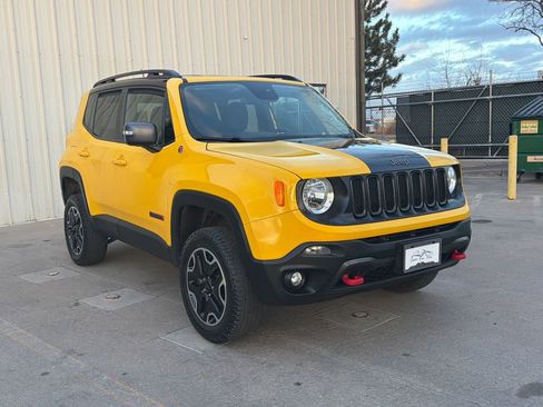 Used 2016 Jeep Renegade Trailhawk image 3
