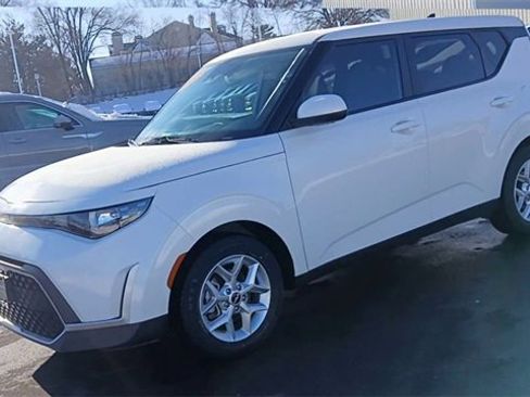 Certified 2023 Kia Soul LX w/ LX Technology Package image 7