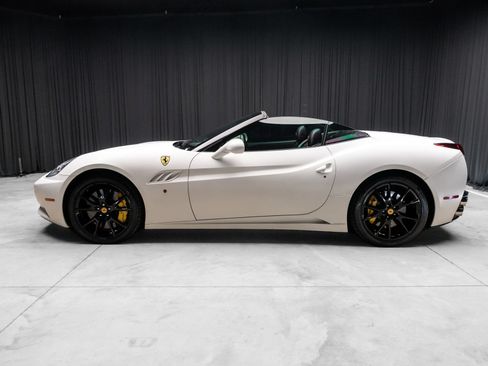 Used 2013 Ferrari California RWD image 10