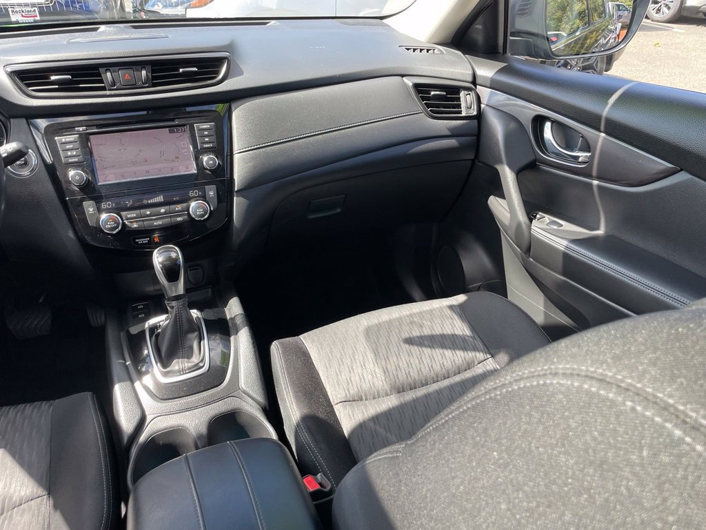 Used 2019 Nissan Rogue SV w/ Sun & Sound Touring Package AWD/4WD image 11