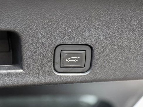 Used 2025 GMC Acadia Elevation FWD image 10