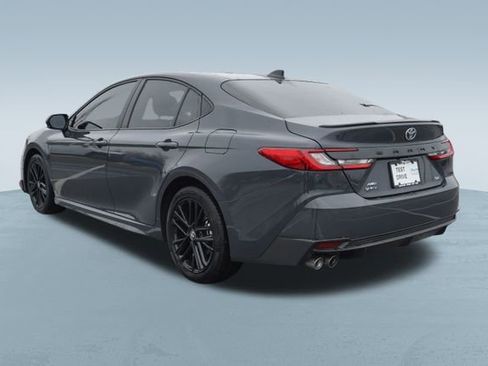 Used 2025 Toyota Camry SE image 5
