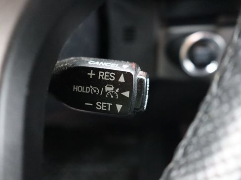 Used 2020 Toyota Tacoma TRD Off-Road AWD/4WD image 9