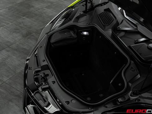 Used 2025 Lamborghini Revuelto AWD/4WD image 13
