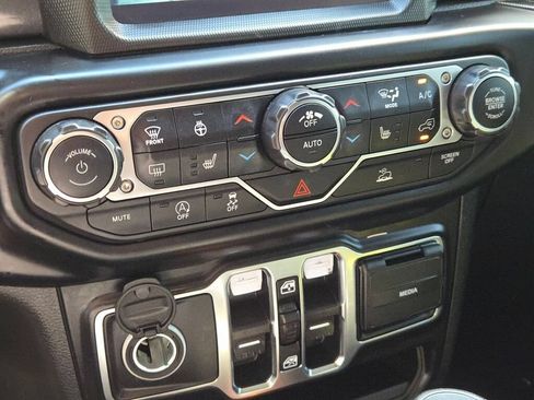 Used 2022 Jeep Wrangler Unlimited Sport AWD/4WD image 31