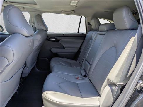 Certified 2023 Toyota Highlander XLE AWD/4WD image 19