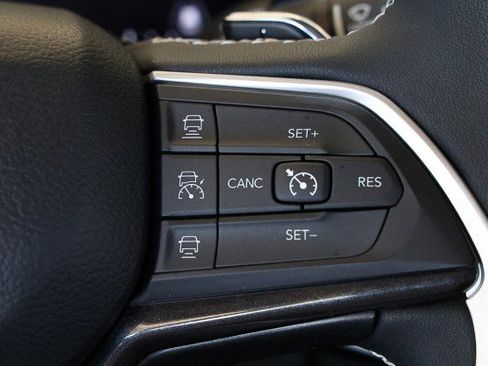 Used 2023 Jeep Grand Cherokee Laredo image 23