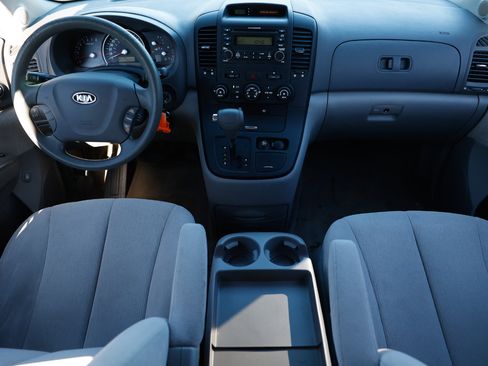Used 2006 Kia Sedona LX image 2