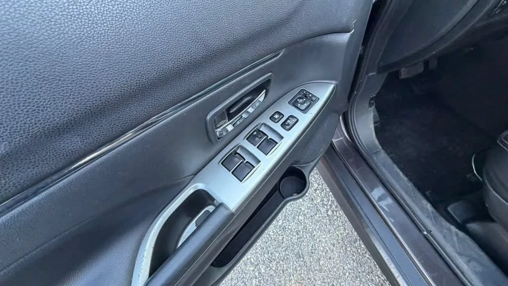 Used 2022 Mitsubishi Outlander Sport SE FWD image 29