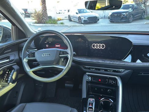 Used 2025 Audi Q5 Premium Plus w/ Premium Plus image 10