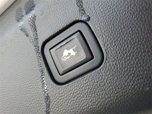 Used 2023 Buick Enclave Avenir w/ Avenir Technology Package image 7