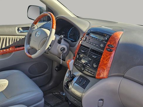 Used 2007 Toyota Sienna XLE Limited image 25