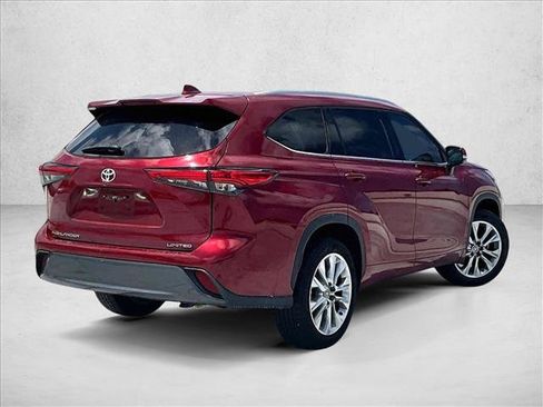 Used 2020 Toyota Highlander Limited FWD image 2