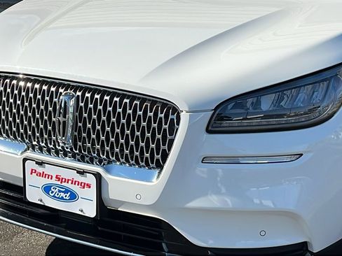 Certified 2022 Lincoln Corsair Reserve w/ Equipment Group 201A image 3