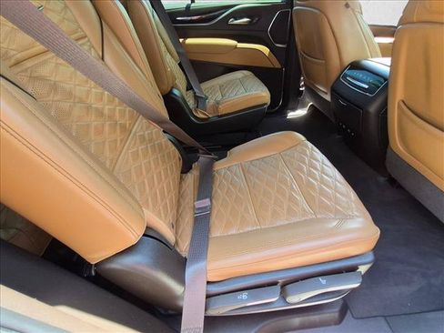 Used 2023 Cadillac Escalade Premium Luxury AWD/4WD image 22