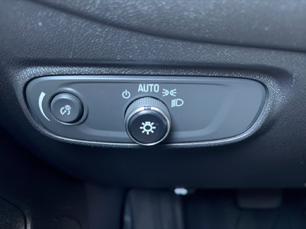 Used 2023 Chevrolet Equinox LT FWD image 18