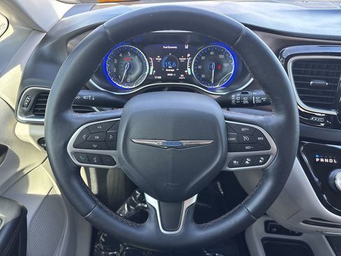 Used 2017 Chrysler Pacifica Touring-L Plus w/ Advanced Safetytec Group image 31