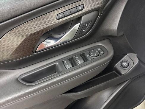 Used 2023 GMC Terrain SLT w/ Tech Package FWD image 19
