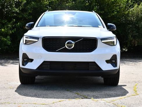 Used 2026 Volvo XC40 B5 Plus AWD/4WD image 2